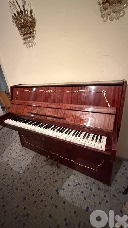 Vintage Piano (40 years old) - source: Russia 0