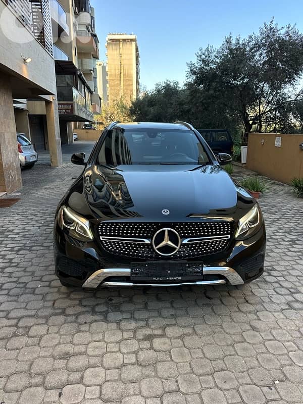 Mercedes GLC 300 4matic 2018 black on black (clean carfax-77000 miles) 0