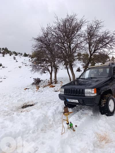 Cherokee 1995. full kahraba. a c. chaufage. 245000dwalib jded. jnouta.