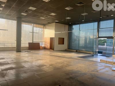 GMC486R Showroom for rent in Sin El Fil - صالة عرض للإيجار في سن الفيل