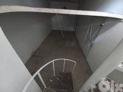GMC487RAJ Shop for rent in Cornet Chahwan - محل للإيجار في قرنة شهوان