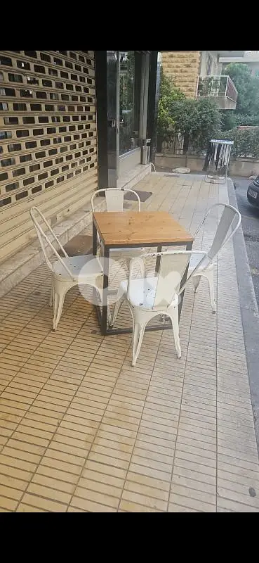 كراسي حديد ١٥$ الحبة