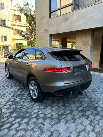 Jaguar F-pace V6 35t 2017 Quartzite bronze on black (clean carfax)