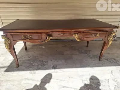 مكتب فرنسي روعة الفخامة والجمال خشب جوز انتيك مميز جدا فخم للغاية