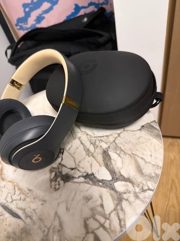 Beats Studio3 Wireless over-ear headphones 0