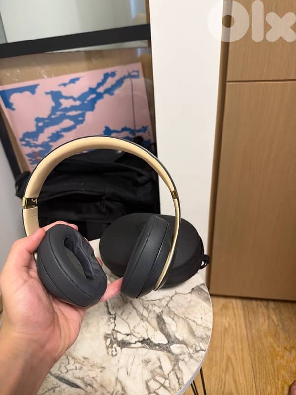 Beats Studio3 Wireless over-ear headphones 1