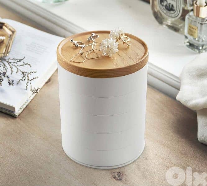 White jar 1