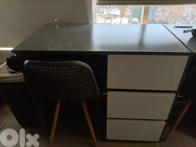2 bedroom desks