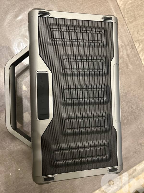 Moxom speaker with 2 mics 2