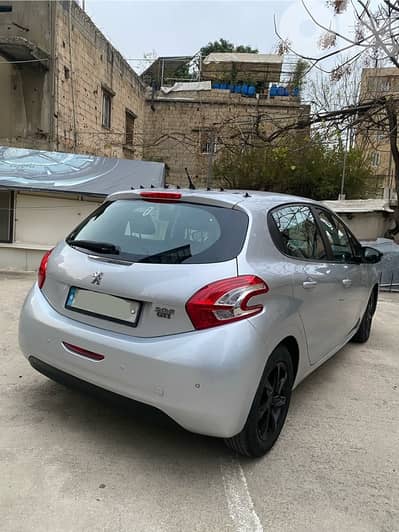 Peugeot 208 2015