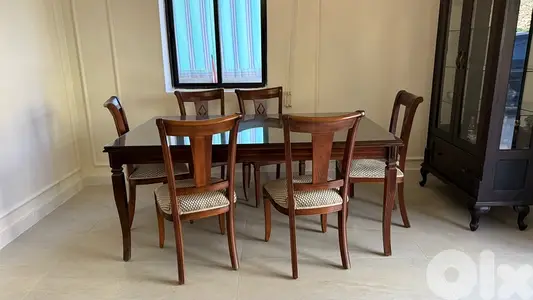 Dining Set + 2 Chandeliers / طقم سفرة مع خزانة وثريّتان