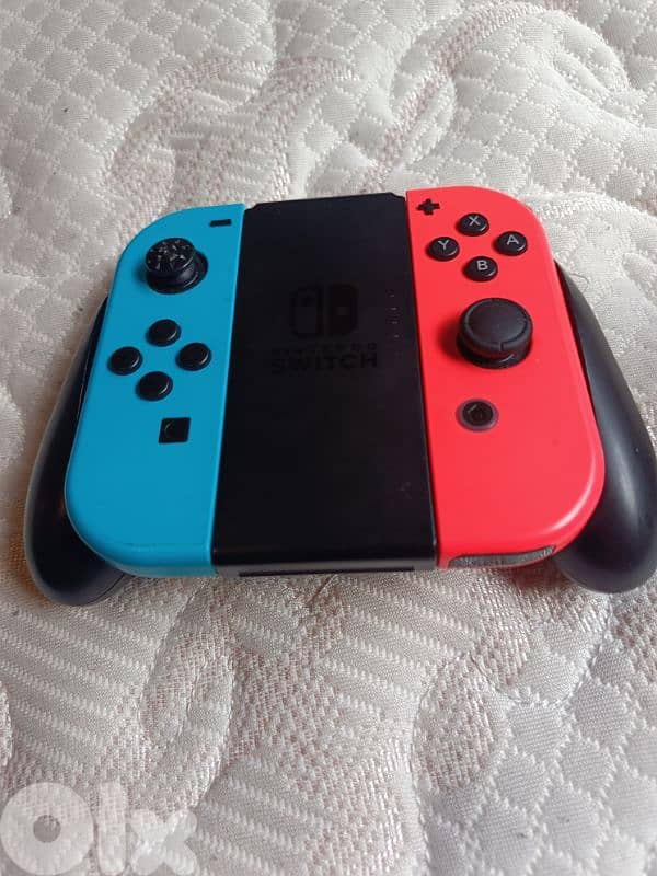 Urgently selling Nintendo Switch + 3 Games + Accessories (64GB SD) 6