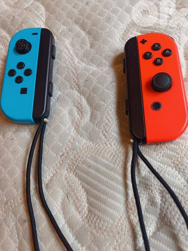 Urgently selling Nintendo Switch + 3 Games + Accessories (64GB SD) 11