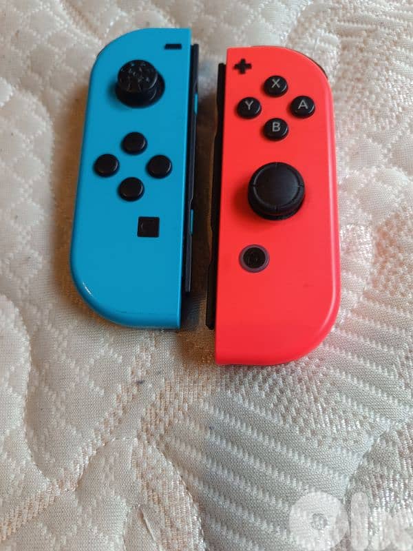 Urgently selling Nintendo Switch + 3 Games + Accessories (64GB SD) 13
