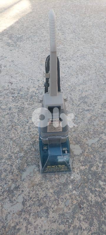 Hoover “SteamVac / Brush ’n’ Wash” carpet cleaner (model F5857-011). 1