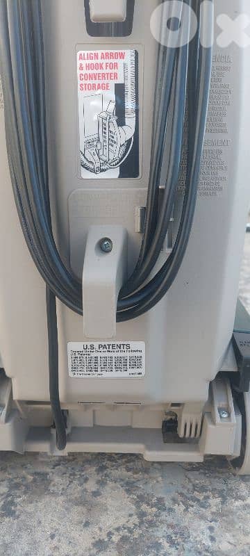 Hoover “SteamVac / Brush ’n’ Wash” carpet cleaner (model F5857-011). 2