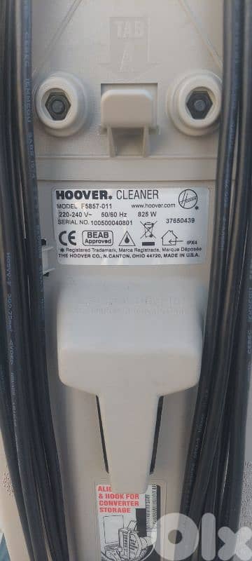 Hoover “SteamVac / Brush ’n’ Wash” carpet cleaner (model F5857-011). 3