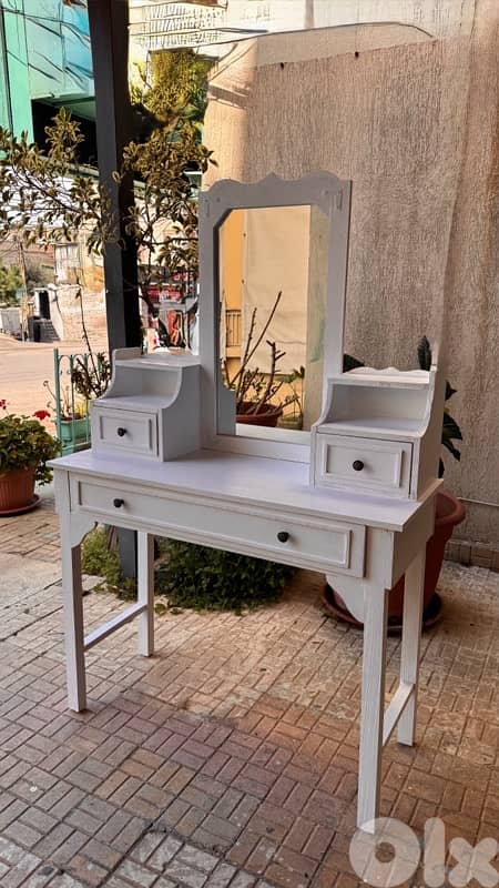 white dressing table 0
