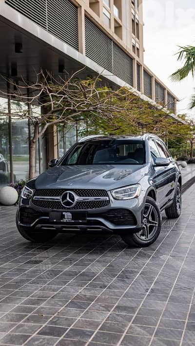MERCEDES  GLC 300  AMG-LINE  2020 CLEAN CARFAX HISTORY