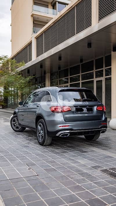 MERCEDES  GLC 300  AMG-LINE  2020 CLEAN CARFAX HISTORY