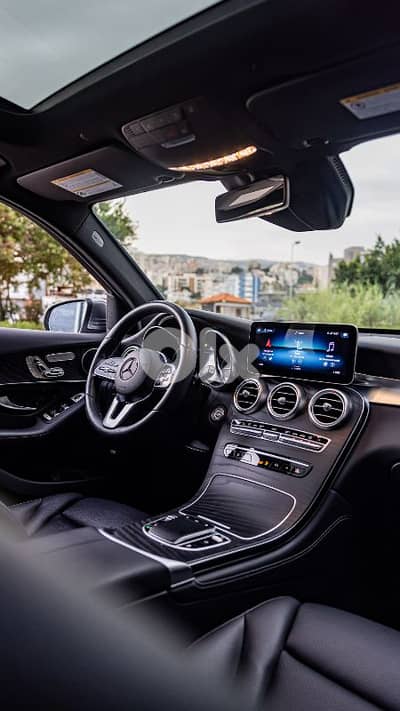 MERCEDES  GLC 300  AMG-LINE  2020 CLEAN CARFAX HISTORY