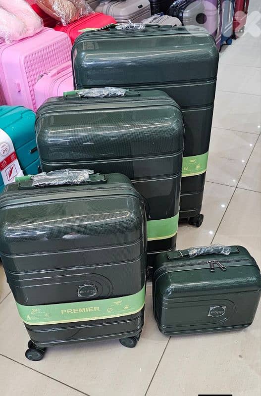 50% OFF set 4 travel bags luggage suitcases 8I-539-225 0