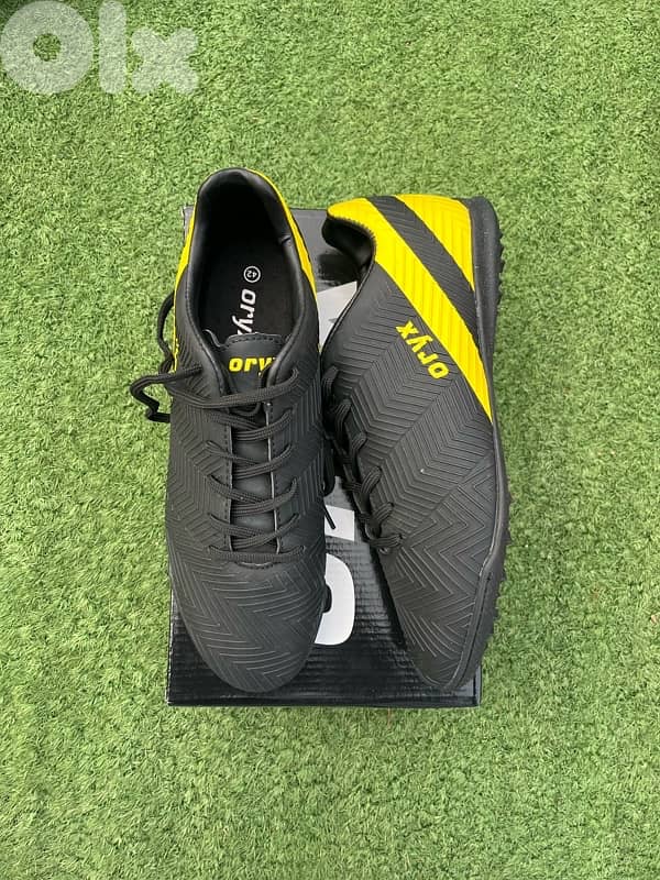 football shoes size 42 0