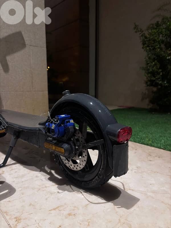 xaomi scooter 3 black and bleu 3