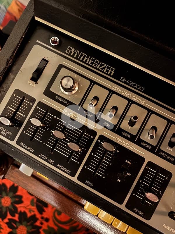 Roland SH 2000 1