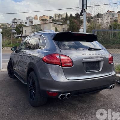 Porsche Cayenne S 2011 V8