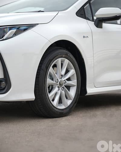 Toyota Corolla Hybrid - 2025 MY  - Brand New - Sunroof - Leather Seats