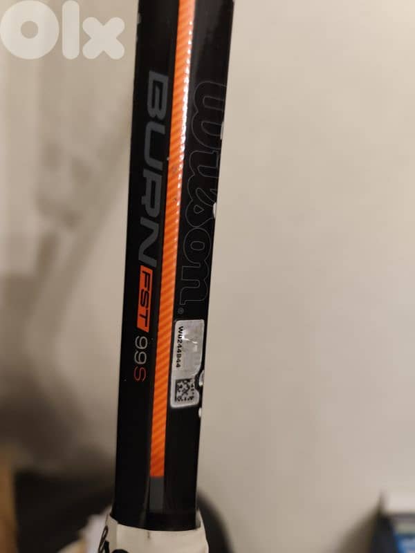 Wilson Burn FST 99S tennis racket. 3