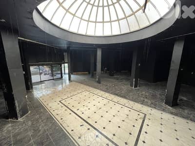 L20784 - Amazing 900 SQM Shop For Rent in Achrafieh, Alexandre area