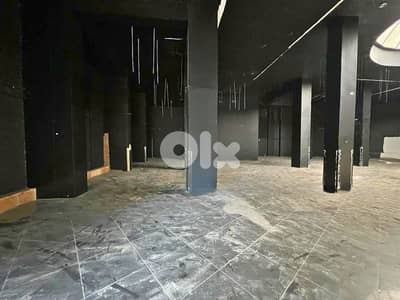 L20784 - Amazing 900 SQM Shop For Rent in Achrafieh, Alexandre area