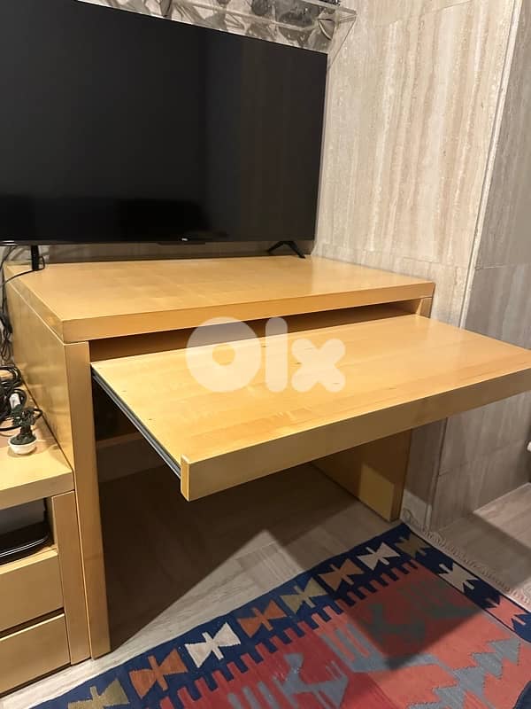 Office desk 0