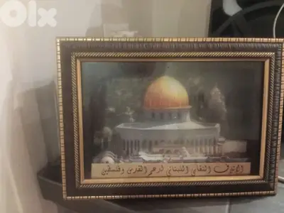 مجسم القدس يتعلق على الحاءط