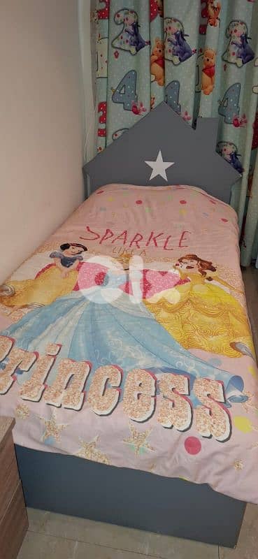 2 single beds with 2 FAP Mattressess 0
