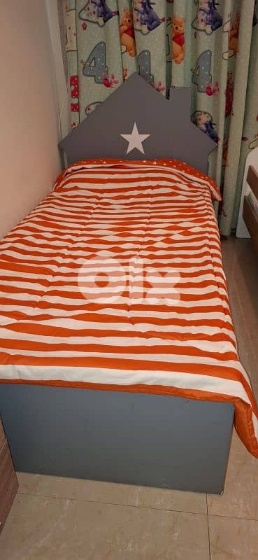 2 single beds with 2 FAP Mattressess 2