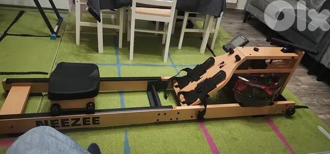 Neezee rowing machine