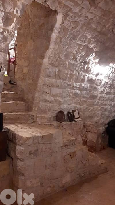 old stone house for sale in Jran_Batrounببت حجر قديم  للبيع في جران