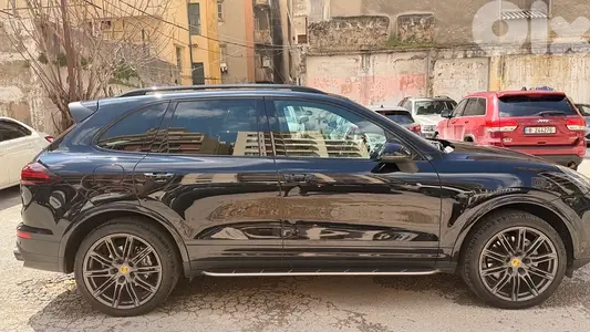 2017 Porsche Cayenne S – Platinum Edition | Black on Black | Like New