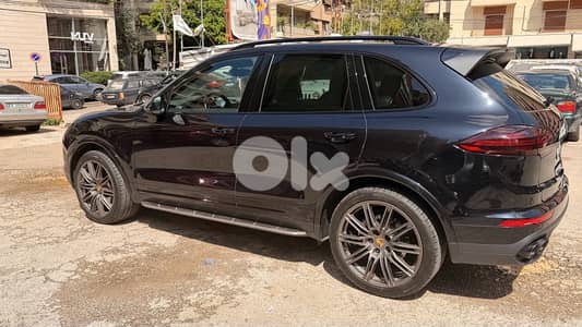 2017 Porsche Cayenne S – Platinum Edition | Black on Black | Like New