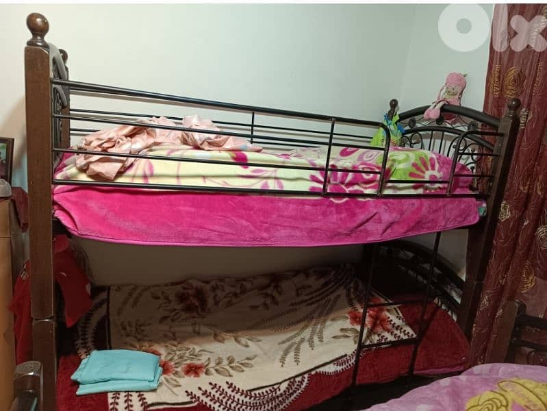 4 beds every 2 1st and 2nd over each other 0