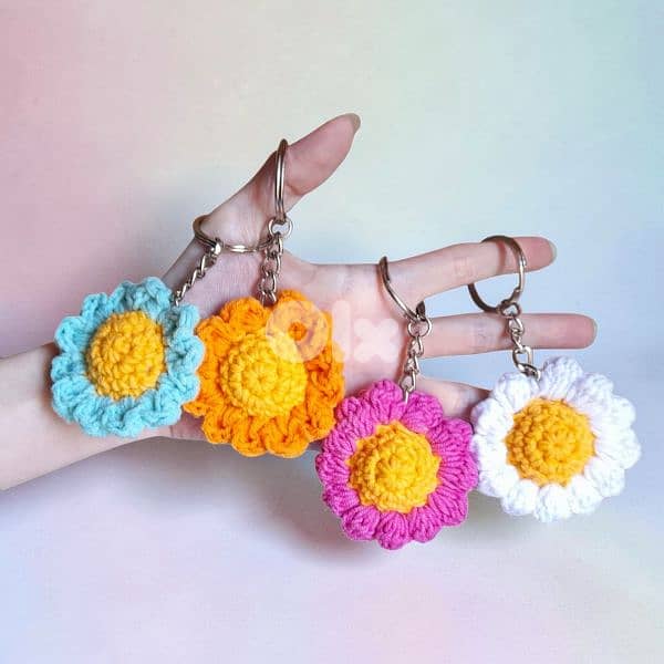 Handmade crochet daisy flower keychain in white blue pink and orange 0