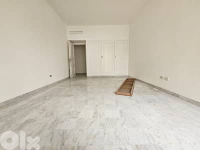 RAO26-4887 Office 380 m² for Rent – Verdun, Beirut