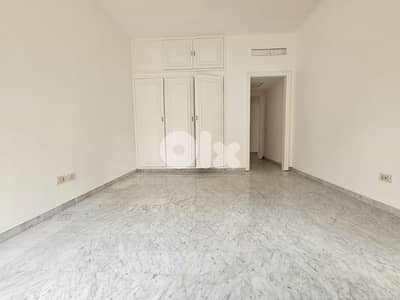 RAO26-4887 Office 380 m² for Rent – Verdun, Beirut
