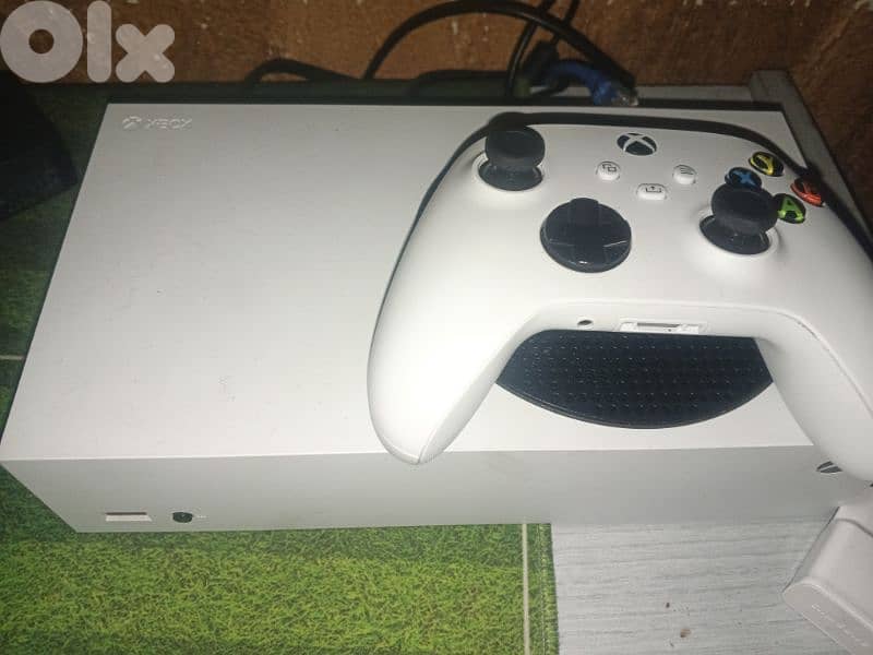 x box sires s with monitor Samsung carved 144hrtz 0