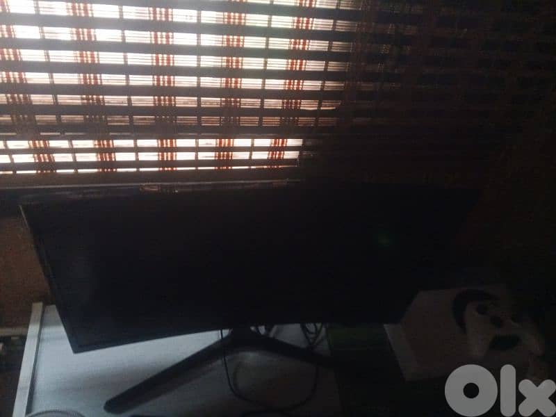 x box sires s with monitor Samsung carved 144hrtz 1