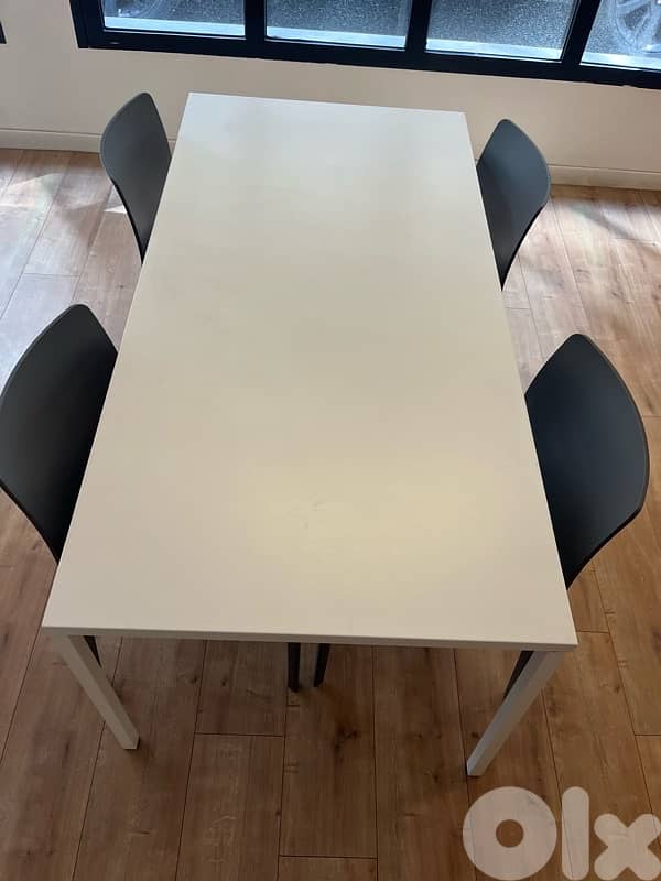 white steel table + 4x grey chairs 0