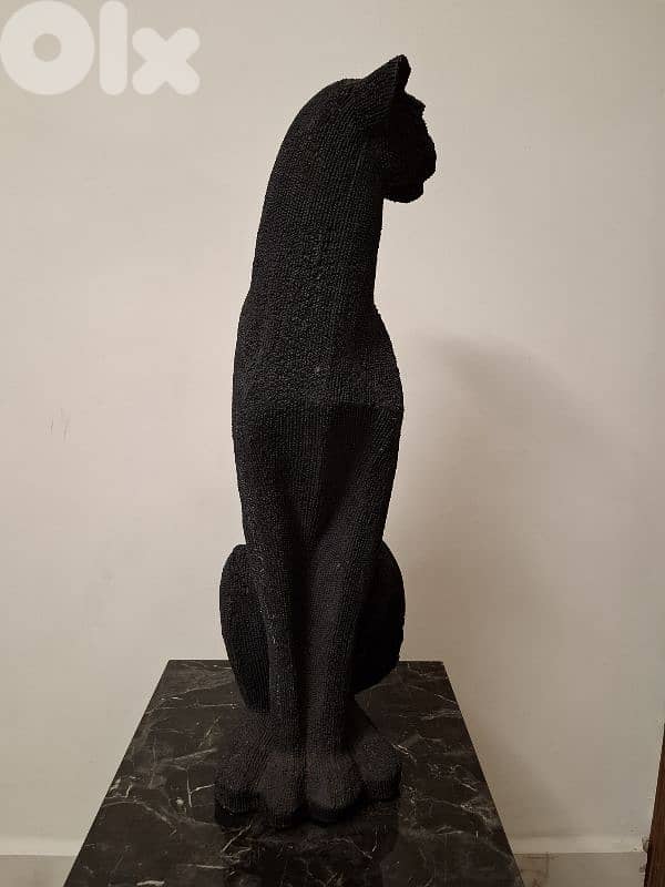 Modern Black panther sculpture 0